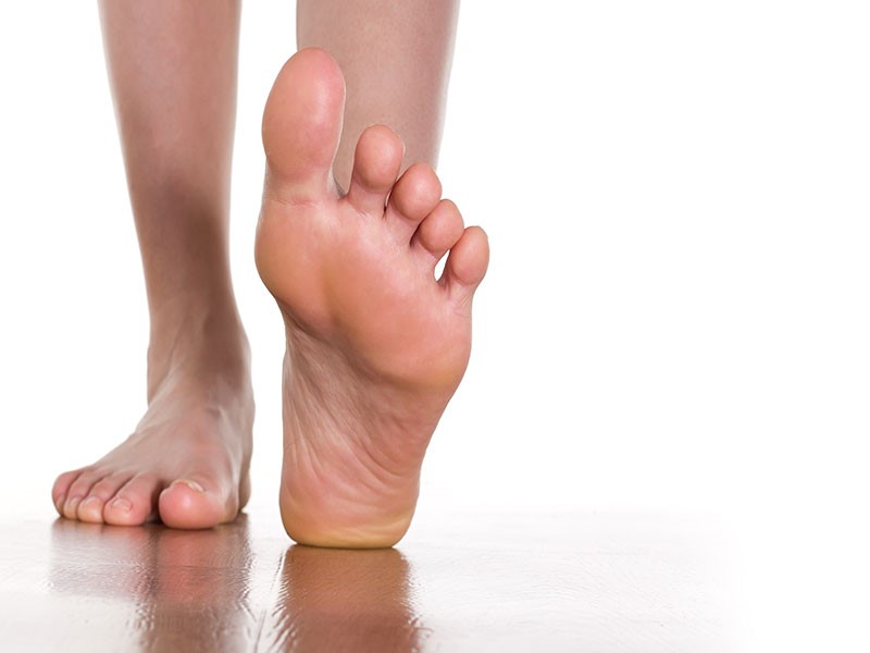 درمان درد کف پا با روش‌ های خانگی + بررسی علل بروز آن